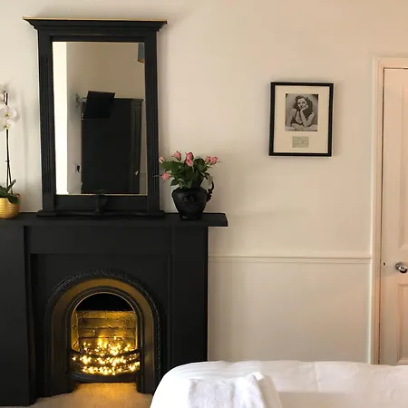 High Tor Bed & Breakfast 4*