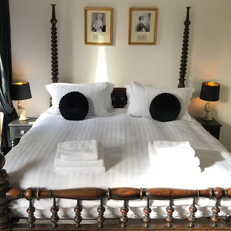 High Tor Bed & Breakfast 4*